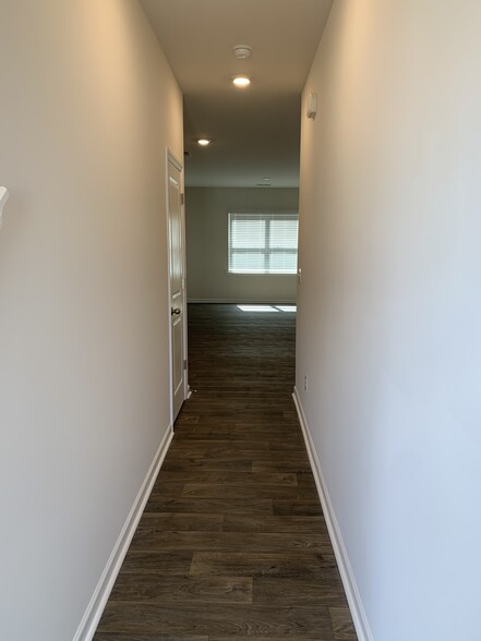 Building Photo - 409 Sea Grit Ct