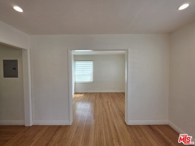 Building Photo - 102 Gaviota Ave
