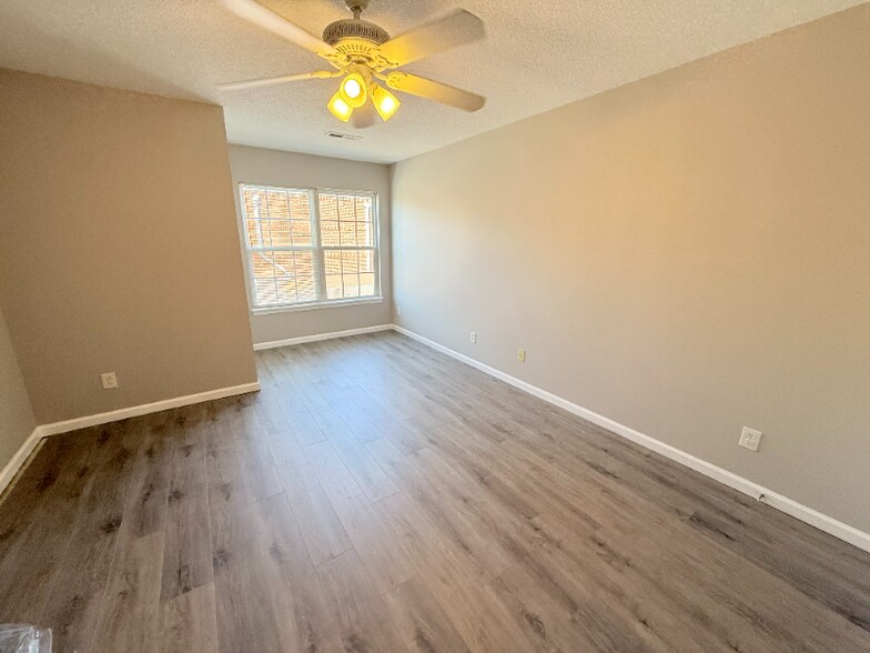 Building Photo - 510 Lake Shore Dr