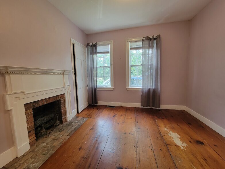 Building Photo - 189 Danielson Pike