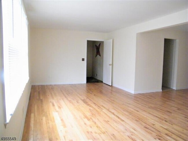 Building Photo - 65 Wolf Pl