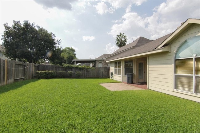 Building Photo - 3231 Stratford Pointe Dr