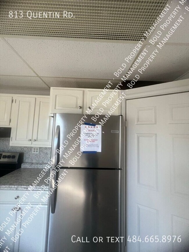 Building Photo - 813 Quentin Rd