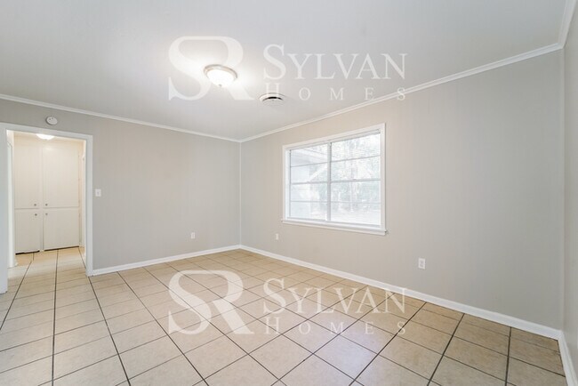 Building Photo - Updated 3 bedroom rancher!