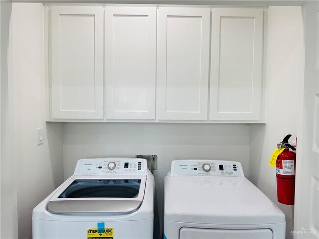 Building Photo - 10 Clarence Dr