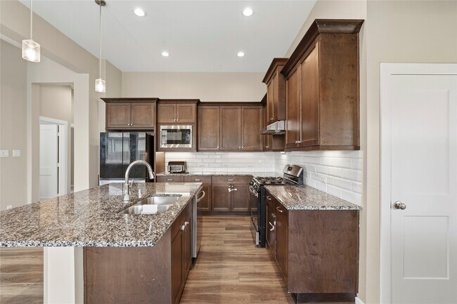 Building Photo - 8422 Bay Orchard Dr