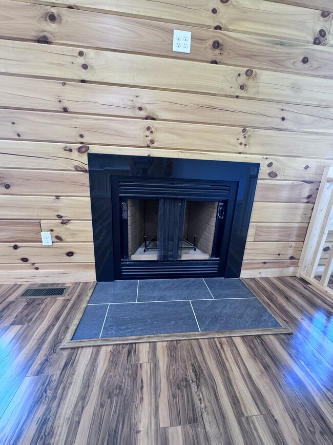 Building Photo - 1339 Hickory Point Dr