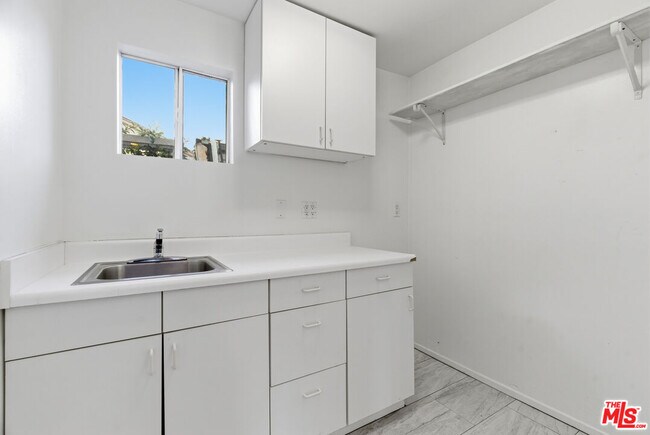 Building Photo - 12811 Cumpston St