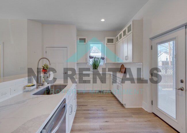 Building Photo - 1501 E Jones St