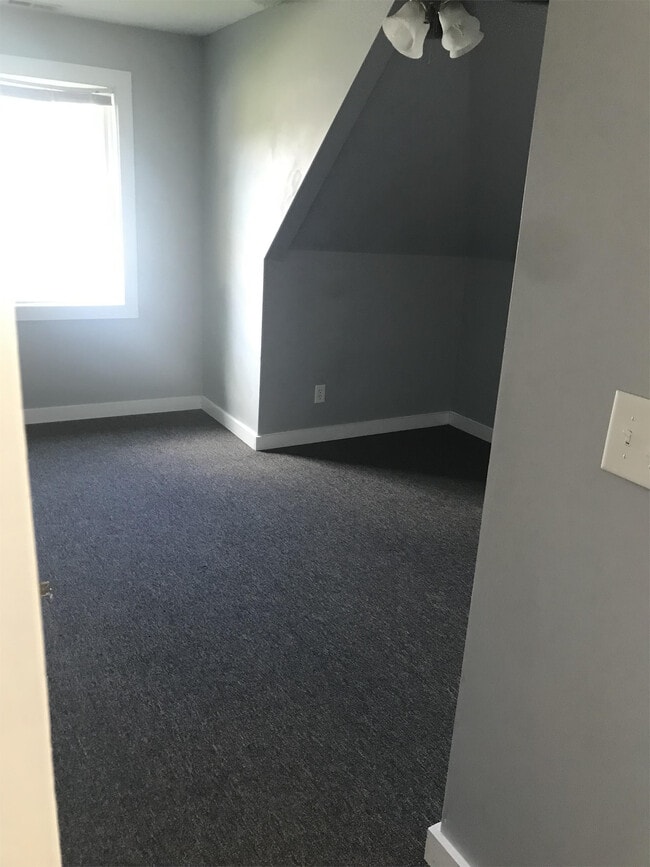 Building Photo - 1122 S 9th St