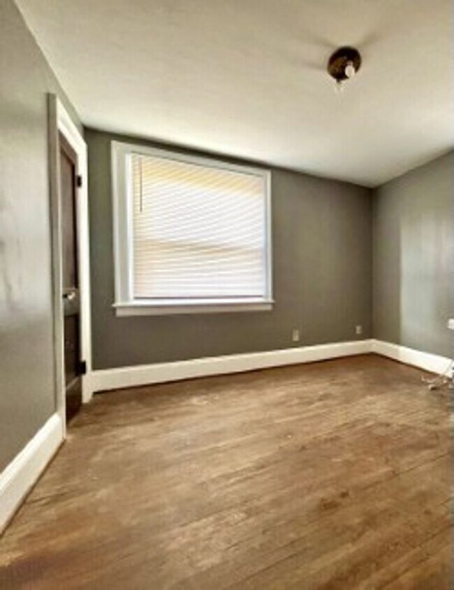 Building Photo - Ingleside