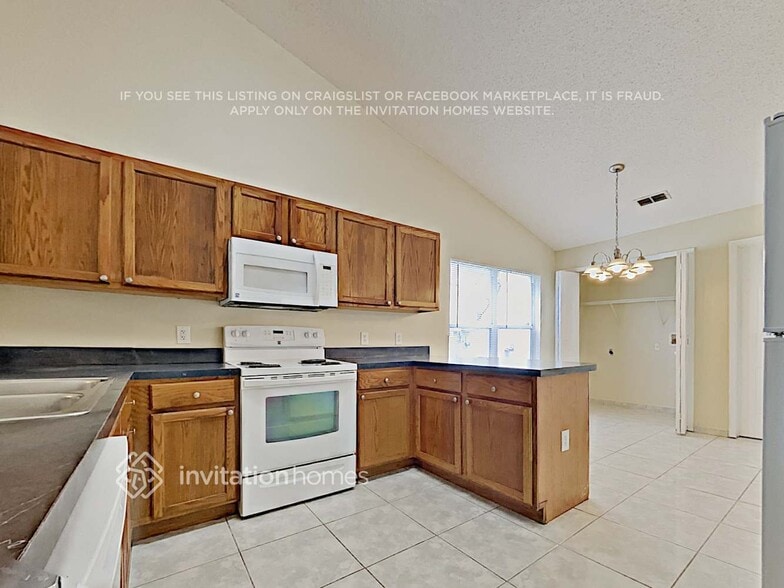 Building Photo - 1813 Snaresbrook Way