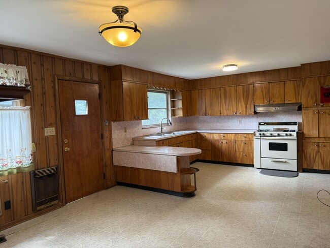 Building Photo - 307 Iroquois Dr