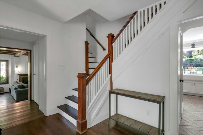 Building Photo - 68 Spruce Ln S