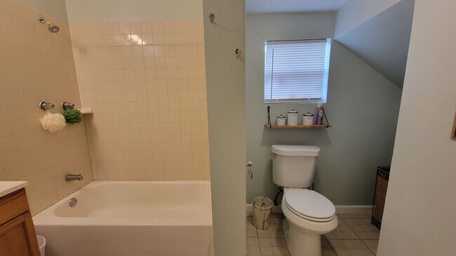 Building Photo - 1164 32nd St