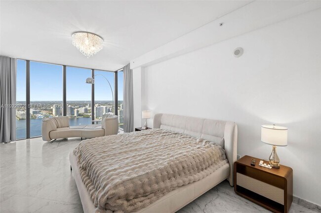 Building Photo - 18555 Collins Ave