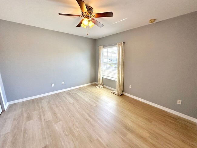 Building Photo - Charming 2-Bedroom, 2.5-Bathroom Townhome ...