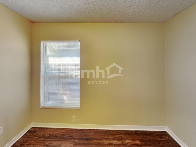 Building Photo - 333 Bay St