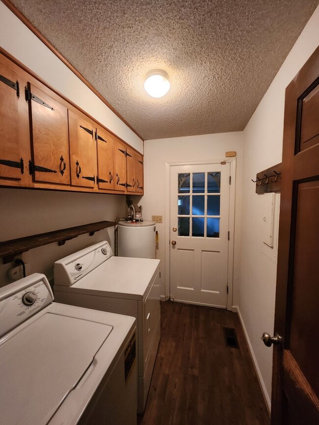 Building Photo - 3602 Nassau Dr