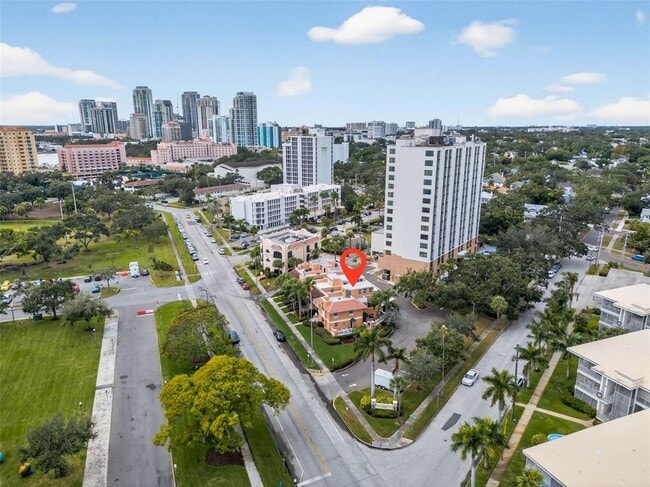 Building Photo - 922 N Shore Dr NE