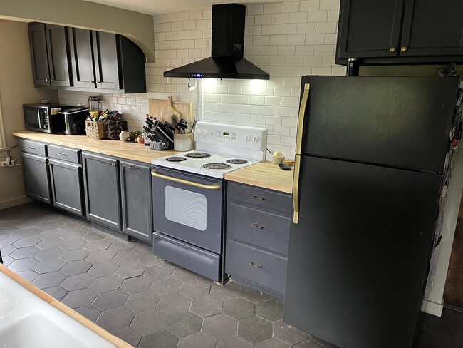 Building Photo - 843 SW 116th St