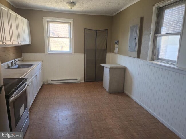 Building Photo - 4584 G St