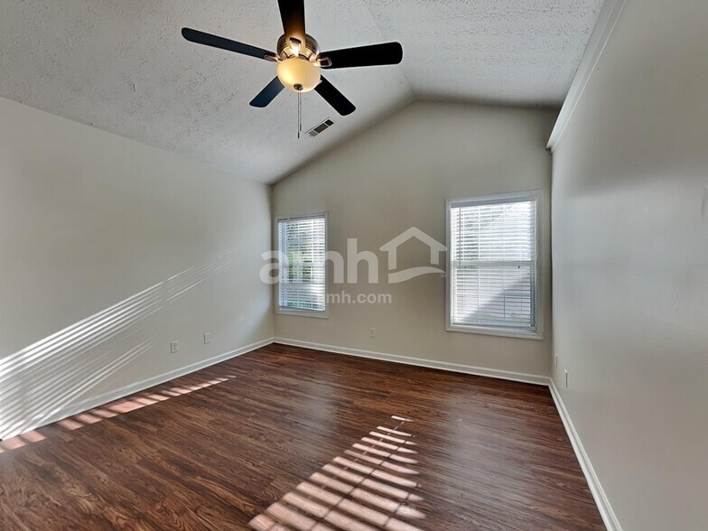 Building Photo - 162 Brook Lea Cove