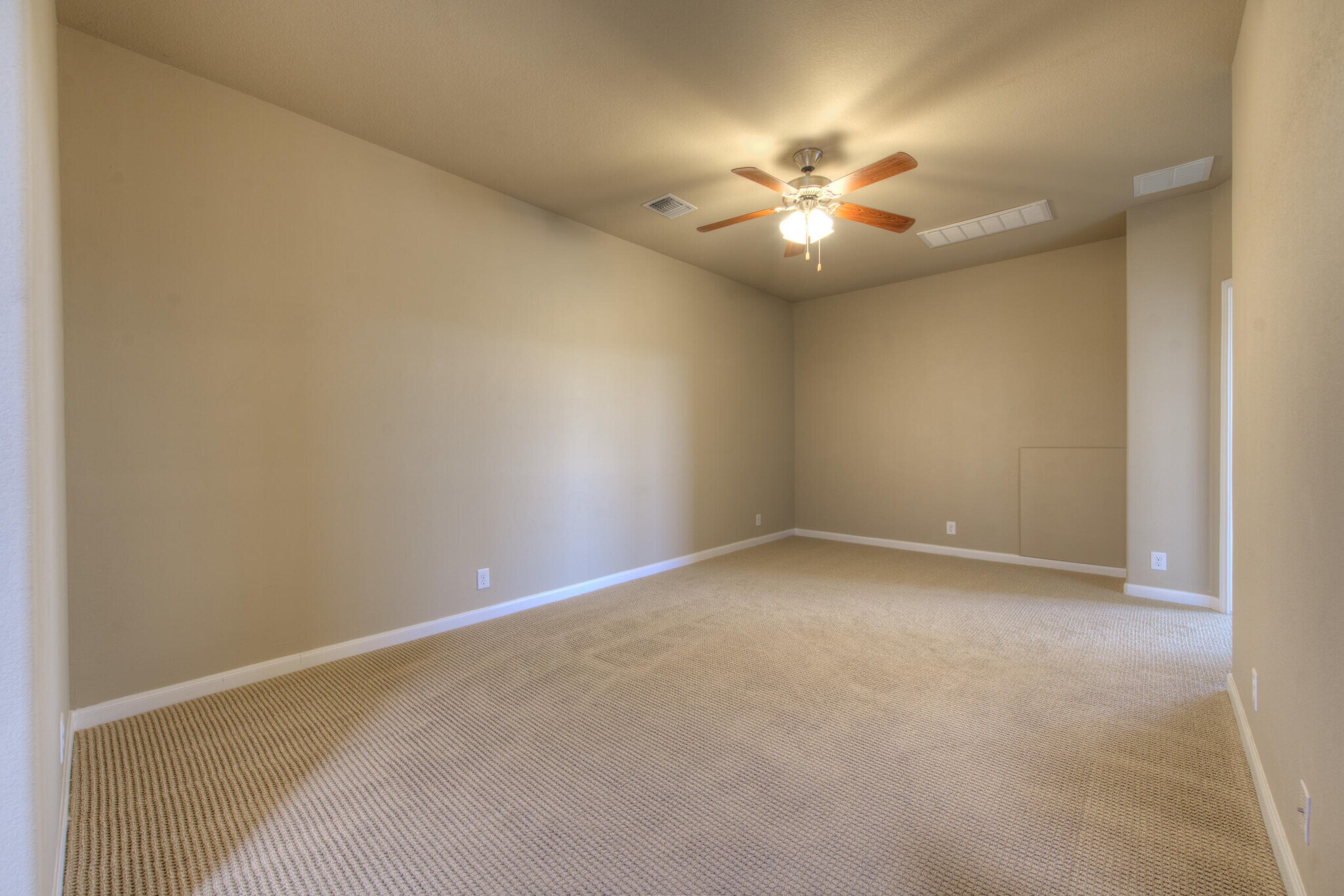 Building Photo - 405 S Meadowlark St