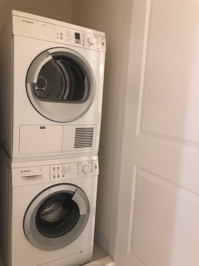 Building Photo - 10 Regent St