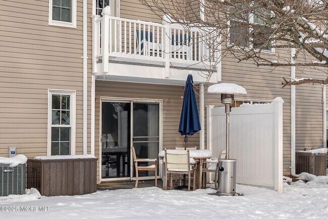 Building Photo - 33 S Pointe Cir