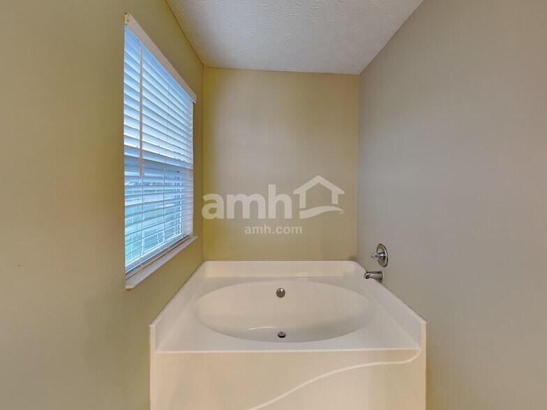 Building Photo - 1009 Legacy Ln SW