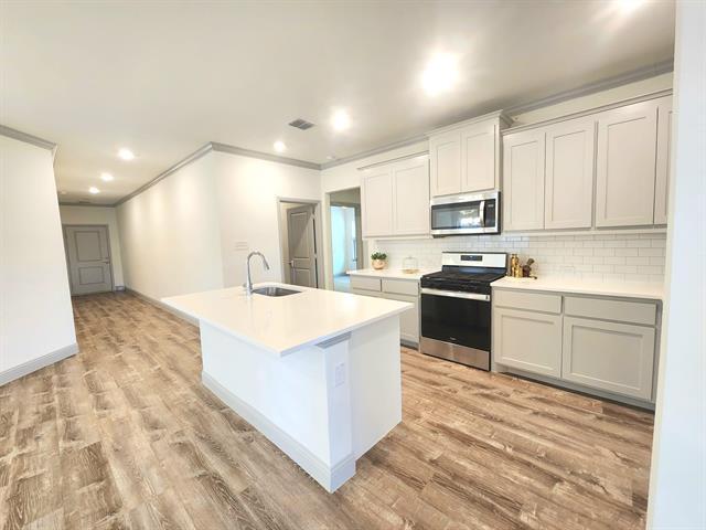 Building Photo - 490 Oak Crk Dr