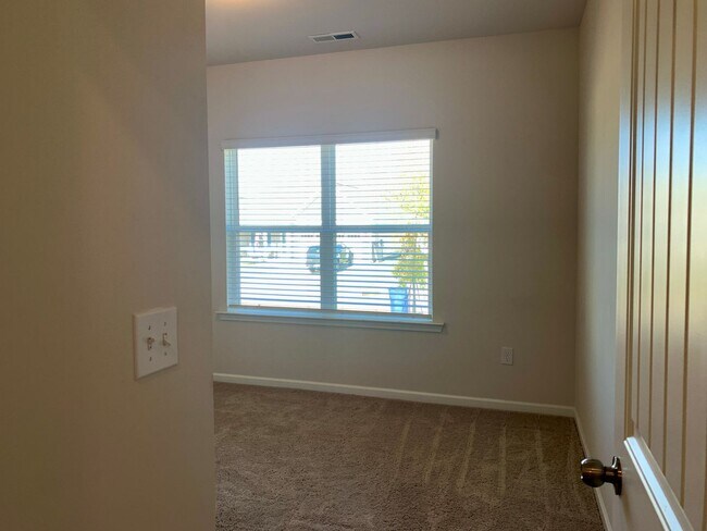 Building Photo - Beautiful Ranch Home in Sanford, Available...