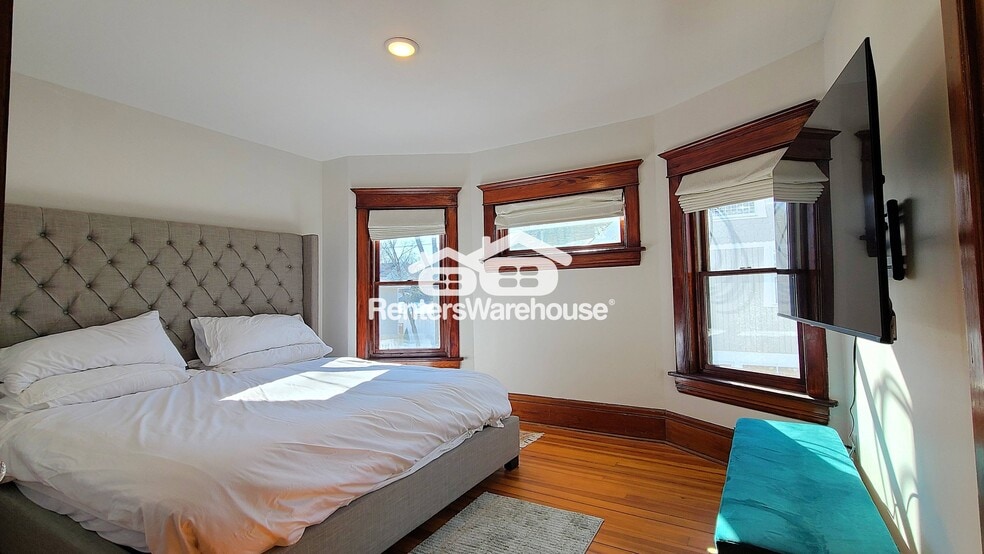 Building Photo - 1026 3rd St