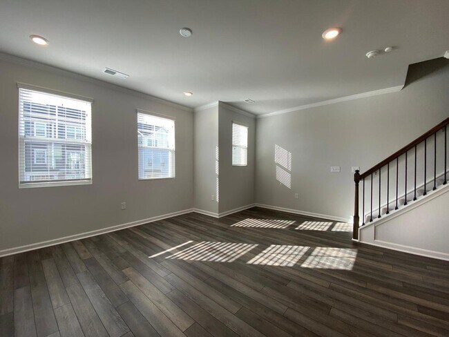 Building Photo - 702 Gimari Dr