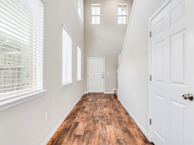 Building Photo - 398 Wapiti Rd