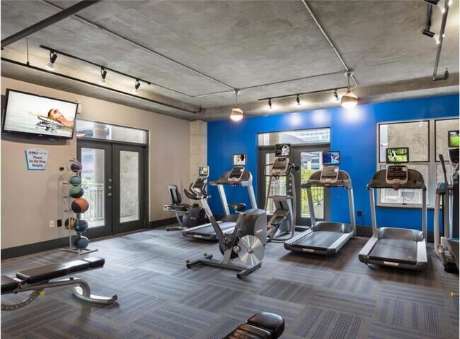 Building Photo - 202 1/2 Lavaca St