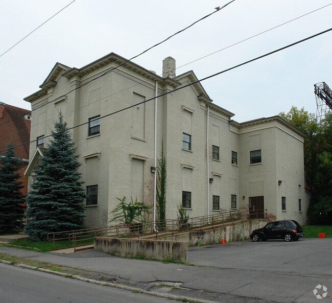 Primary Photo - 819 Hamilton St