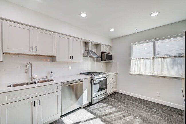 Building Photo - Welcome to this stunning 3-bedroom, 2-bath, single-story home that has been completely renovated ...