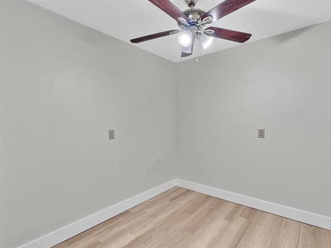Building Photo - 1711 Whitehall Dr