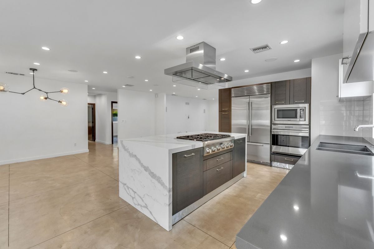 Building Photo - 4925 Nagle Ave