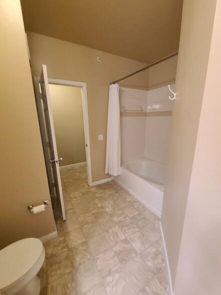 Building Photo - 7462 S Quail Cir