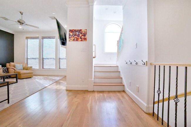 Building Photo - 2410 Dorrington St