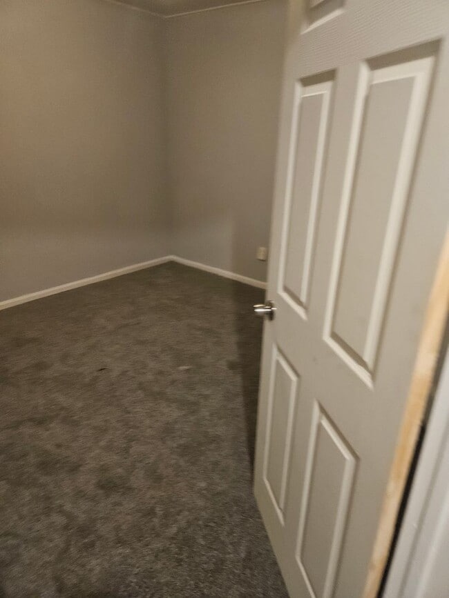 Building Photo - 3 Bedroom 1 Bath Ranch