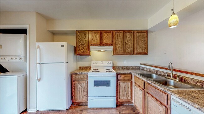 Building Photo - 303 Manuel Dr