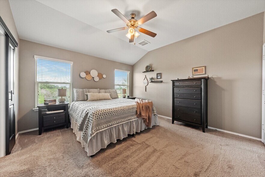 Building Photo - 5221 Cicero Dr