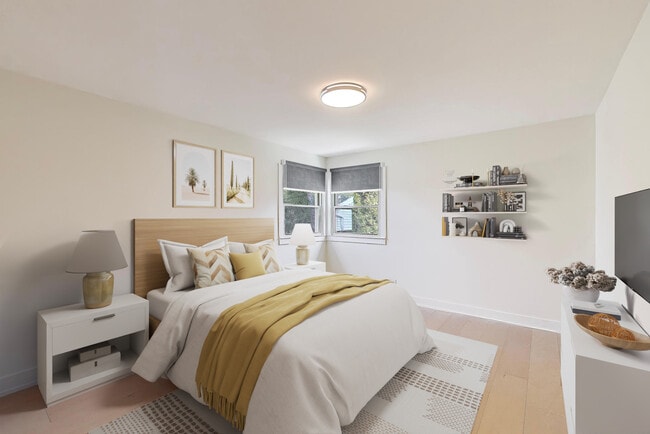 Building Photo - 909 S Waverly Ave