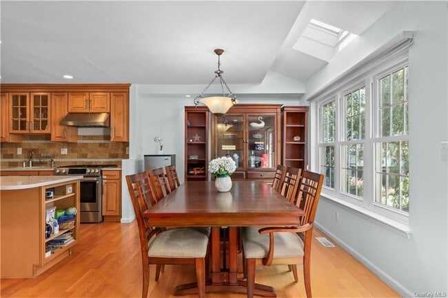 Building Photo - 611 Pondside Dr