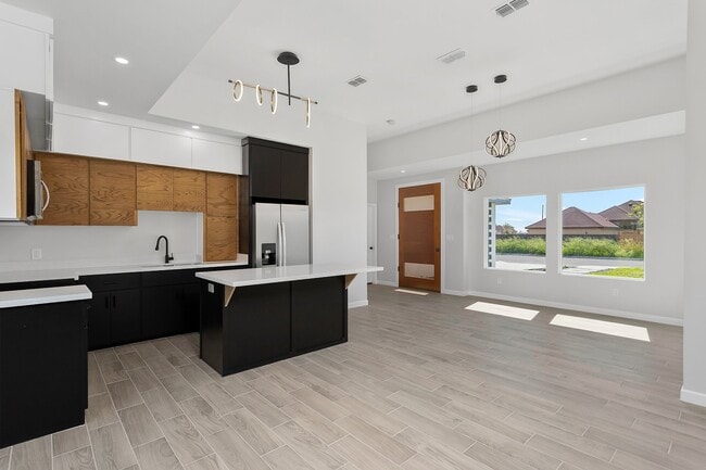 Building Photo - 2302 E Moore Rd