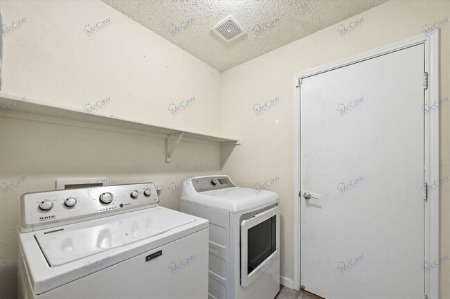 Building Photo - 8401 Swan Park Dr